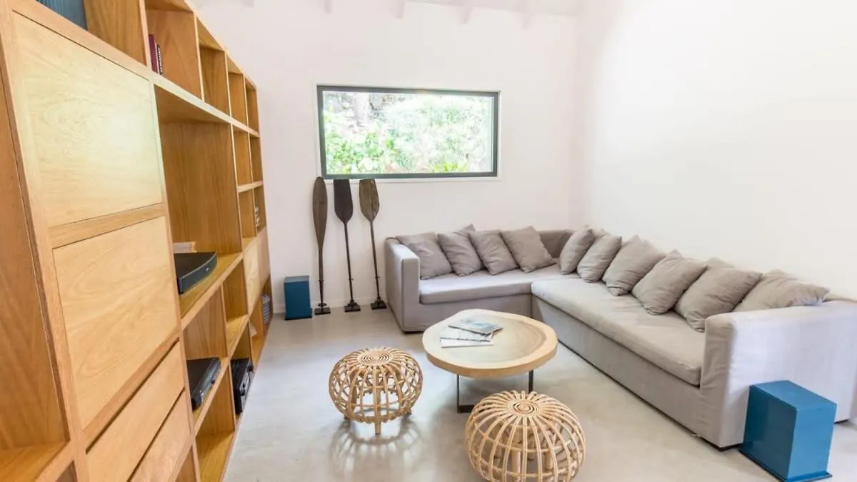 Cozy 6 Bedroom Villa In Petit Cul De Sac